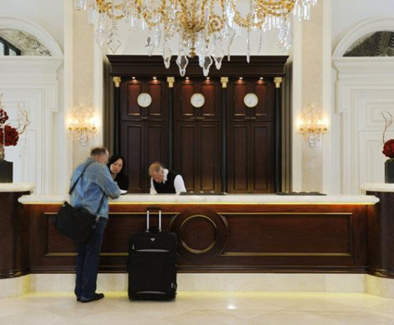 Concierge Service at Beverly Hills Plaza Hotel & Spa