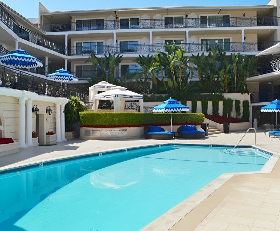  On-site Swimming Pool at Beverly Hills Plaza Hotel & Spa